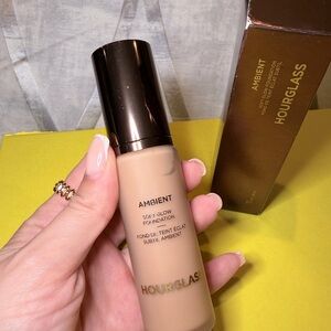 Hourglass Ambient Soft Glow Foundation - Beige